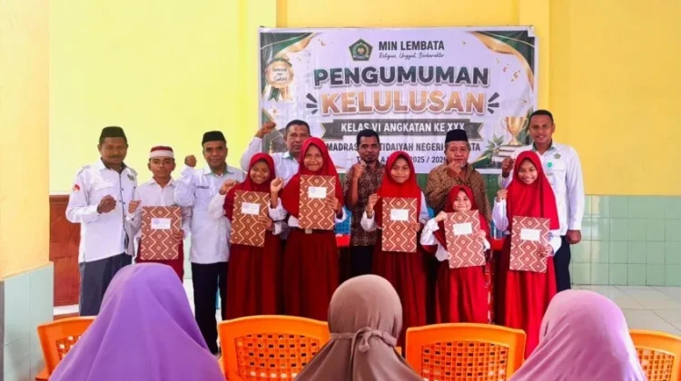 MIN Lembata Apresiasi Enam Lulusan Terbaik