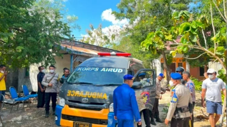 Ditpolairud Polda NTT Antar Jenazah Warga ke Kampung Halaman