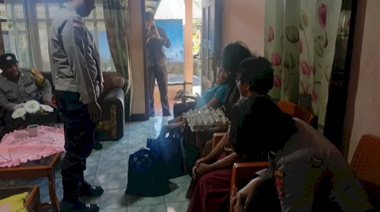 Polres Manggarai Salurkan Bantuan Bagi Penyandang Disabilitas