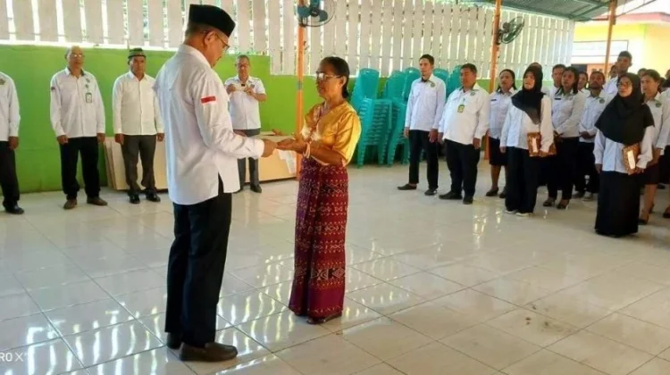 Pelaku Usaha Mikro di Lembata Terima Sertifikat Halal