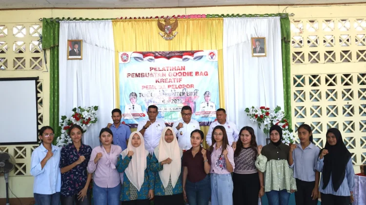 Wakil Bupati Ende Buka Pelatihan Pembuatan Goodie Bag Kreatif bagi Pemuda Pelopor