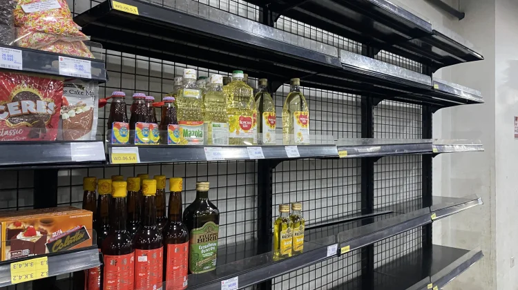Warga Keliling Cari Minyak Goreng, Disdagrin Mabar Telusuri Kondisi Pasokan