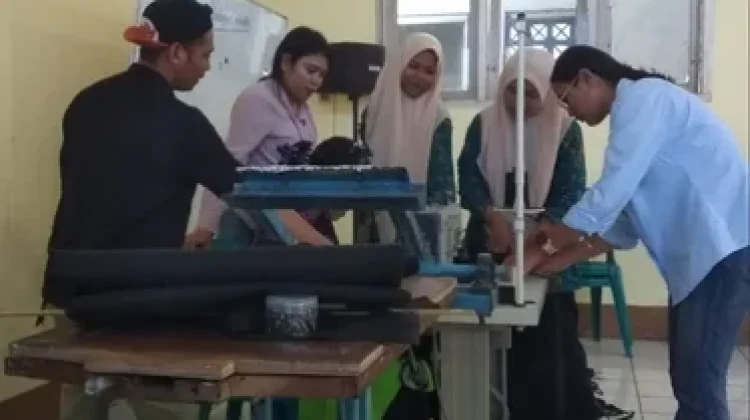 Pelatihan Goodie Bag Kreatif Dorong Pemuda Ende Ciptakan Usaha