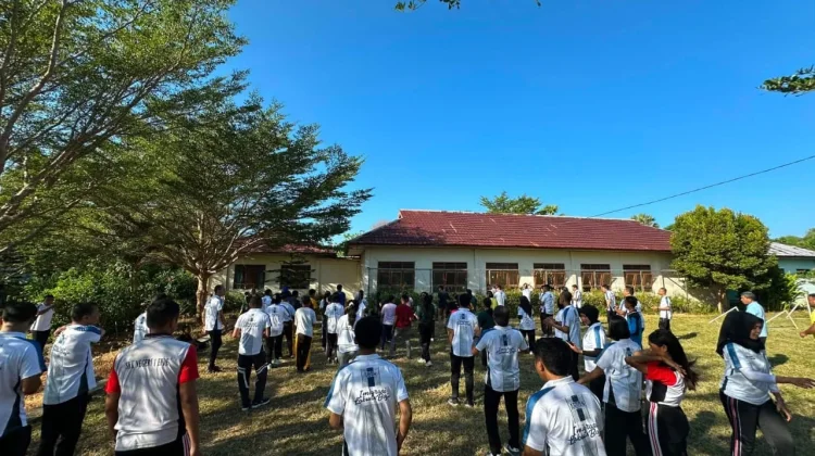 Wujud Kepedulian, Imigrasi Labuan Bajo Berbagi Kasih di SLBN Komodo