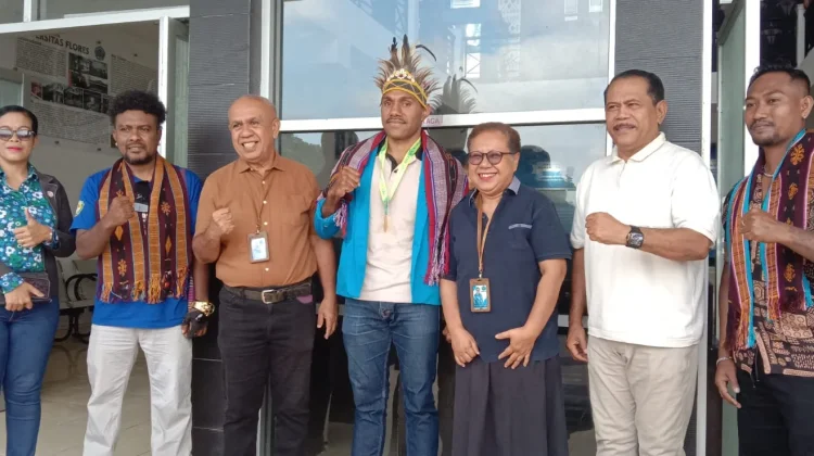 Uniflor Sambut Meriah Kison Kogoya, Juara Tinju Rektor Cup III UPG45 NTT