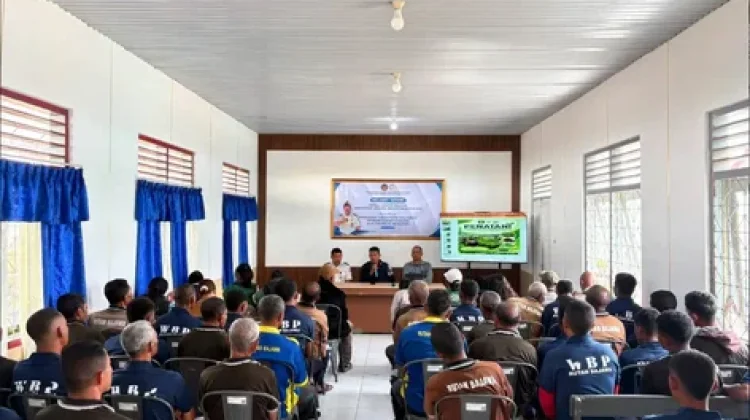 Rutan Bajawa Latih Warga Binaan Bertani dengan Polibag
