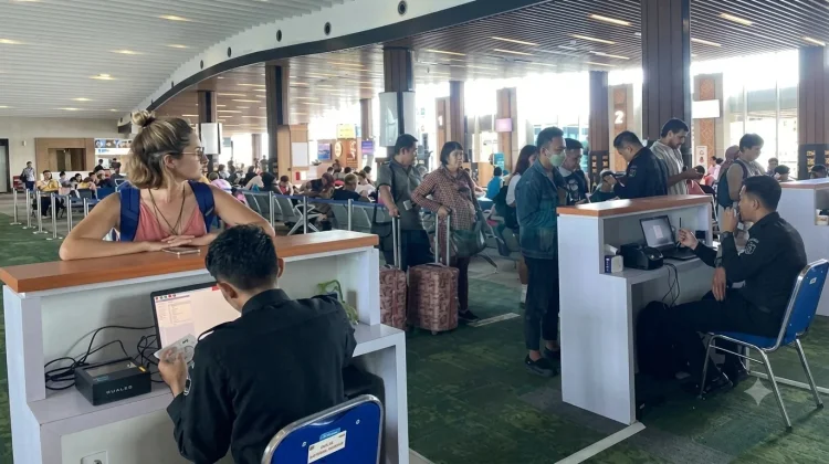 Wisatawan Asia dan Eropa Dominasi Perlintasan Bandara Komodo