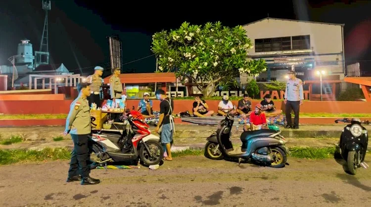 Patroli Malam Polres Flores Timur Sasar Titik Keramaian dan Pelabuhan Larantuka