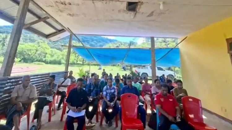 PLN Bangun Jaringan Listrik Desa Waipaar Sikka