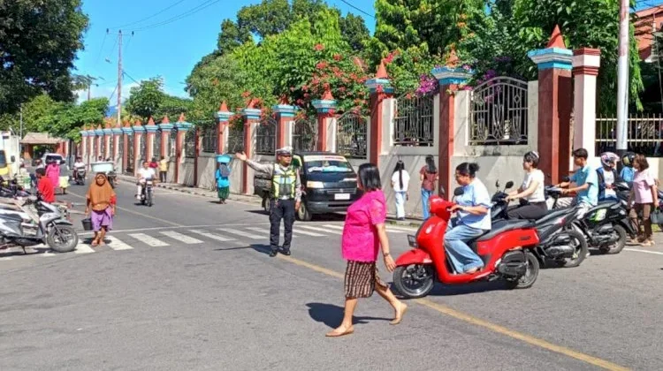 Satlantas Polres Flores Timur Amankan Arus Lalu Lintas Ibadah Minggu Pagi