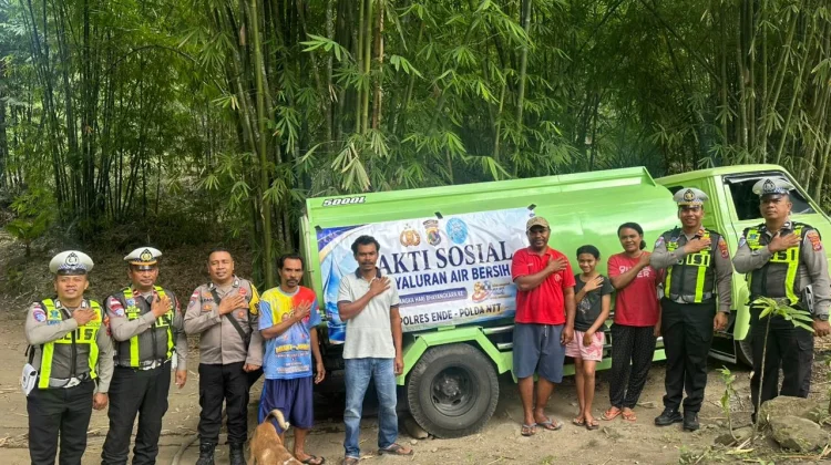 Satlantas Polres Ende Salurkan 15 Ribu Liter Air Bersih untuk Warga Onekore