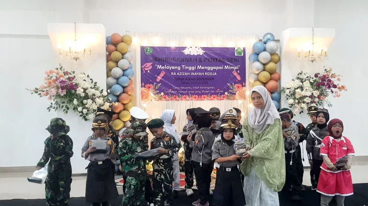 31 Siswa RA Azizah Inayah Rodja Terima Piagam Penghargaan pada Akhirussanah 2026