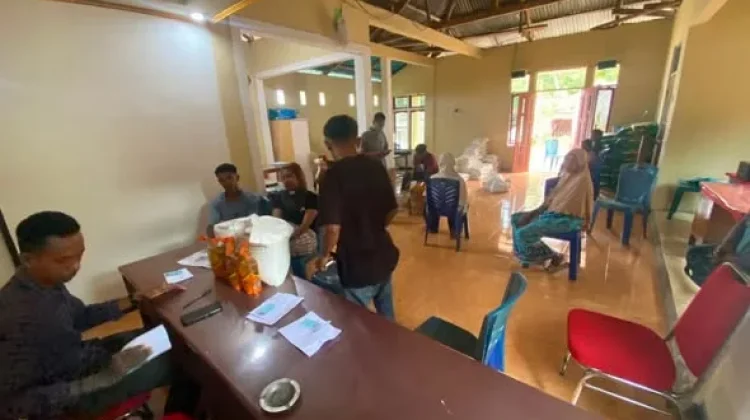 Sebanyak 123 KK di Desa Ipiebang Terima Bantuan Pangan dari Dinsos