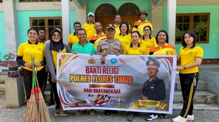 Bhakti Religi di Gereja Ebenhezer Larantuka Pererat Polri dan Jemaat