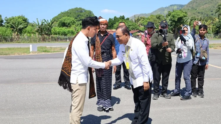 Wakil Presiden RI Gibran Rakabuming Raka  Disambut Bupati  Ende