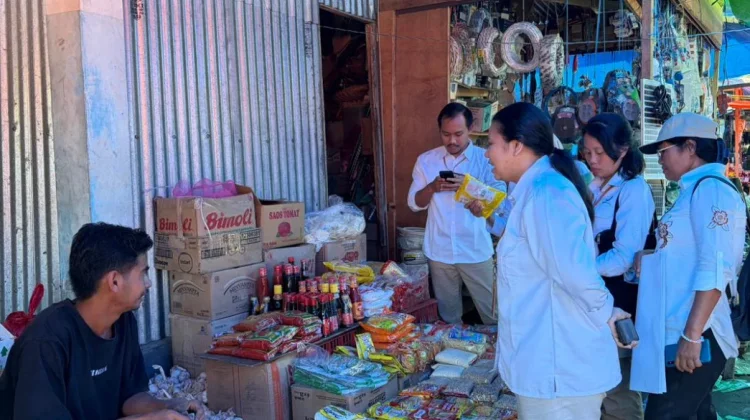 Pedagang Pasar Aimere Diedukasi Cegah Peredaran Pangan Kedaluwarsa