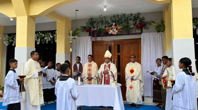 Gereja St. Agustinus Lewokukung Resmi Diberkati Uskup Larantuka