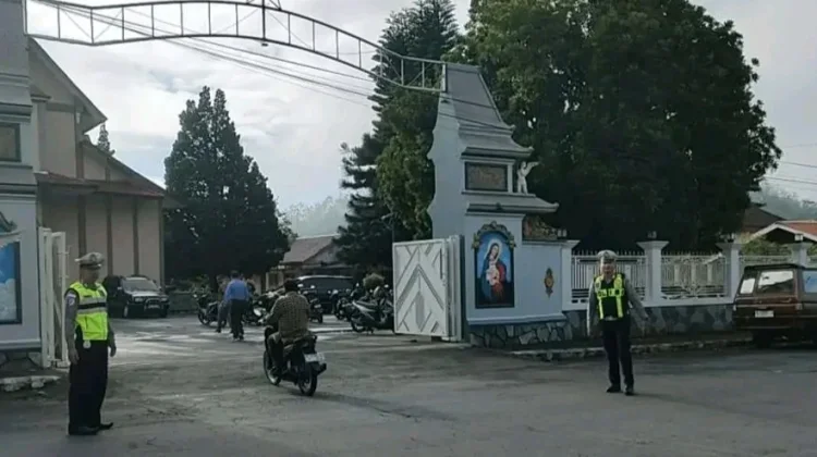 Satlantas Polres Ngada Amankan Ibadah Mingguan di MBC