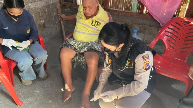 Bakti Kesehatan Polres Ende Layani Warga, Lansia dan Disabilitas