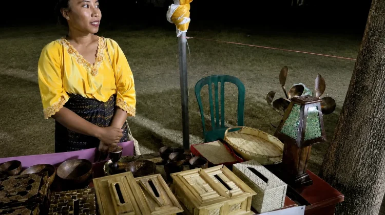Festival Daun Lontar Dorong Ekonomi Kreatif Wewaria