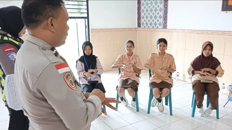 Hari Bhayangkara ke-80, Polres Ende Gelar Terapi USEFT bagi Siswa SMKN 1 Ende