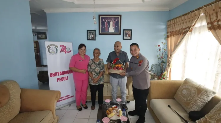 Sambut Hari Bhayangkara ke-80, Polres Mabar Kunjungi Purnawirawan dan Warakawuri