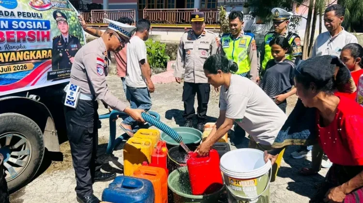 Polres Ngada Salurkan 30 Ribu Liter Air Bersih untuk Warga Naru