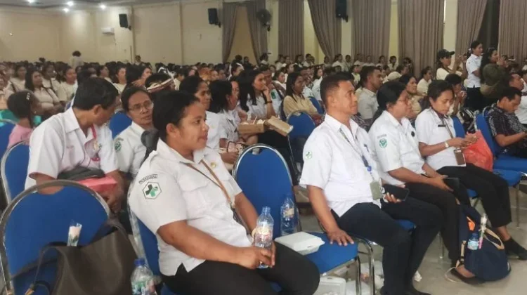 Bupati Sikka Tekankan Profesionalisme Bidan Layani Kesehatan Masyarakat