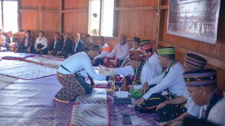 Wabup Fabianus Abu Resmikan Rumah Gendang Nanga di Cibal Barat