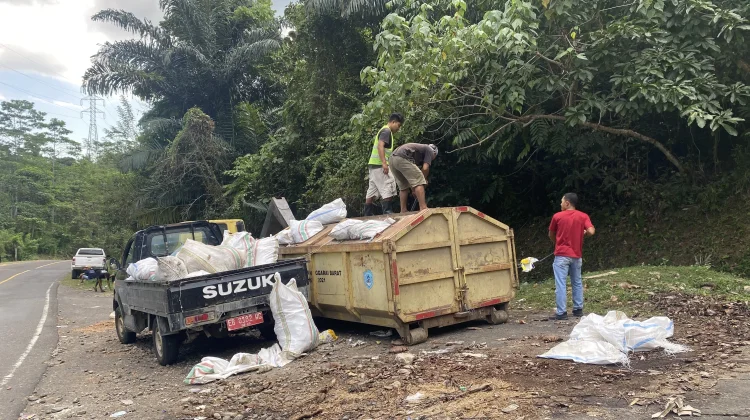 DLHP Manggarai Barat Dorong Aksi Nyata Kelola Sampah dari Hulu demi Menjaga Laut