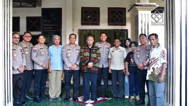 Momentum HUT Bhayangkara, Kapolda NTT Temui Mantan Kapolda Perkuat Silaturahmi