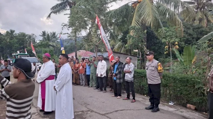 Polsek Paga Kawal Penjemputan Uskup Maumere Berjalan Aman Lancar