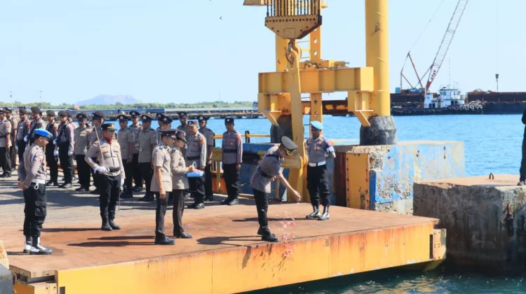 Jelang Hari Bhayangkara ke-80, Polres Nagekeo Gelar Ziarah dan Tabur Bunga