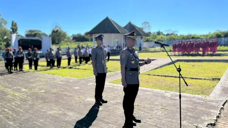 Polres Manggarai Gelar Ziarah dan Tabur Bunga di TMP Lalong Tana