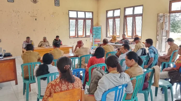Sinergi TNI - Pemerintah Sukseskan Peringatan HUT Kemerdekaan RI Ke-81 di Reok Barat
