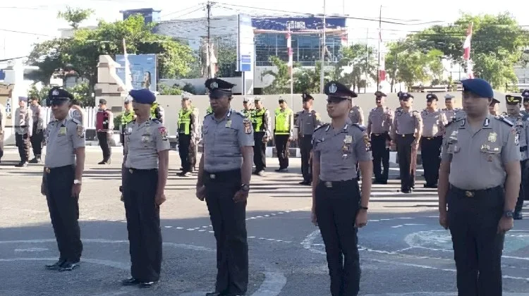 Sebanyak 41 Personel Polres Sikka Resmi Naik Pangkat Setingkat Lebih Tinggi