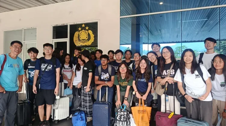 NUS Students Boost Green Education in SMKN 7 Moni