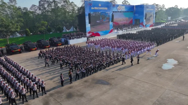 Aksi Peragaan Ketangkasan hingga Defile Warnai Peringatan HUT Bhayangkara