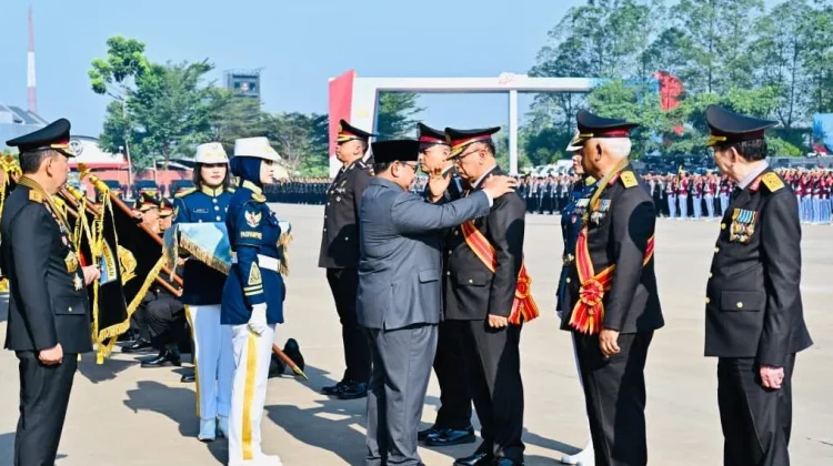 Presiden Anugerahkan Tanda Kehormatan dan Pangkat Istimewa kepada Jajaran POLRI