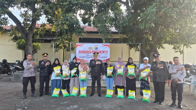 Polres Ende Salurkan 100 Paket Beras Sambut HUT Bhayangkara Ke-80