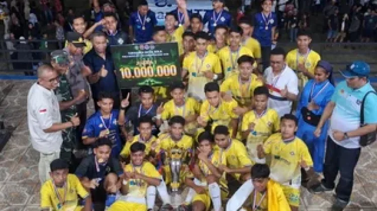 SMAK Syuradikara Juarai Turnamen Sepak Bola Piala Bupati U-17