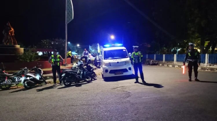 Patroli Lampu Biru Polres Flotim Perkuat Keamanan Lalu Lintas