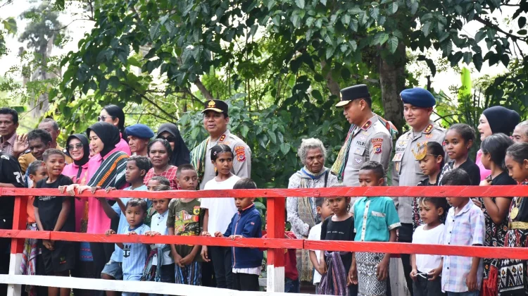 Resmikan Jembatan Merah Putih, Kapolda NTT Wujudkan Harapan Warga