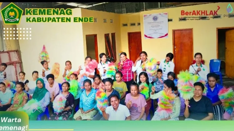 Kemenag Ende Latih ODGJ Membuat Kemoceng untuk Tingkatkan Kemandirian
