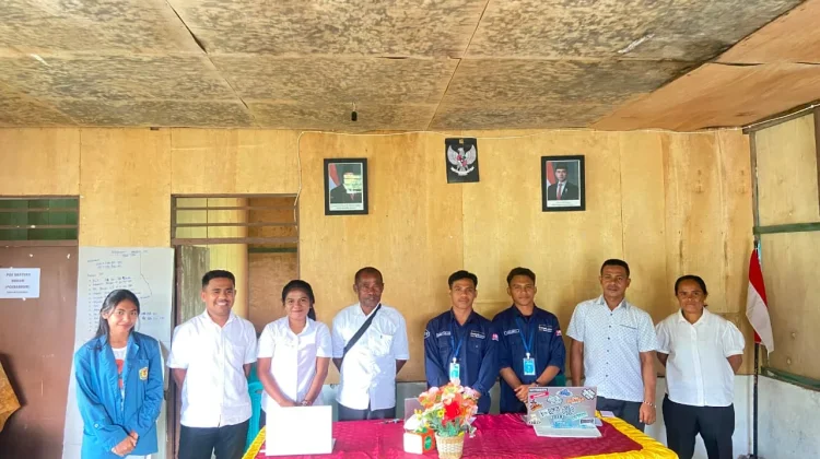 KKN-T MBKM Unwira Kupang Latih Aparat Desa Wolokaro Kelola Informasi Digital