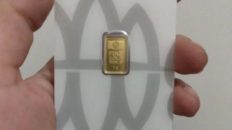 Harga Emas Antam Turun Rp15 Ribu per Gram