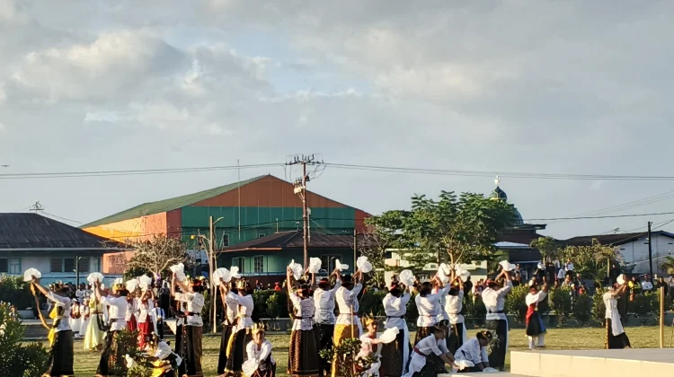 Tarian Tana Mbate Meriahkan Launching Festival Golo Curu 2026 di Natas Labar