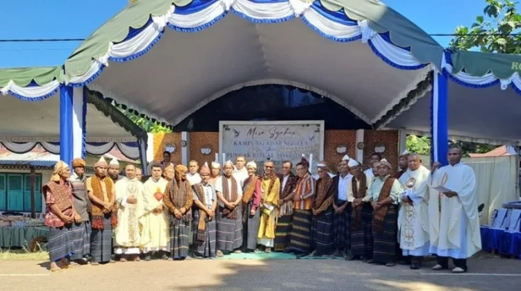Kemenag NTT  Dukung Pelestarian Budaya Lokal Peresmikan Rumah Adat Kampung Nggela