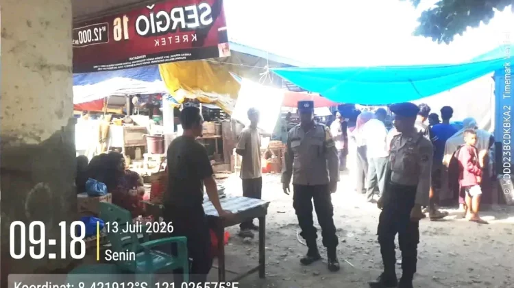 Bhabinkamtibmas Riung Pantau Harga Sembako