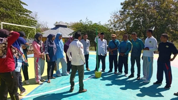 KUA Lembor Selatan Edukasi Guru Periksa Arah Kiblat lewat Rashdul Kiblat